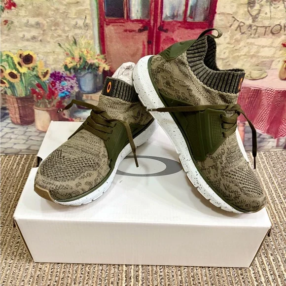 Authentic Oakley Men's Green and Brown Knit Sneakers